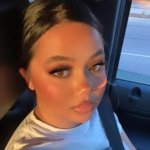 Meet your Posher, Kayline